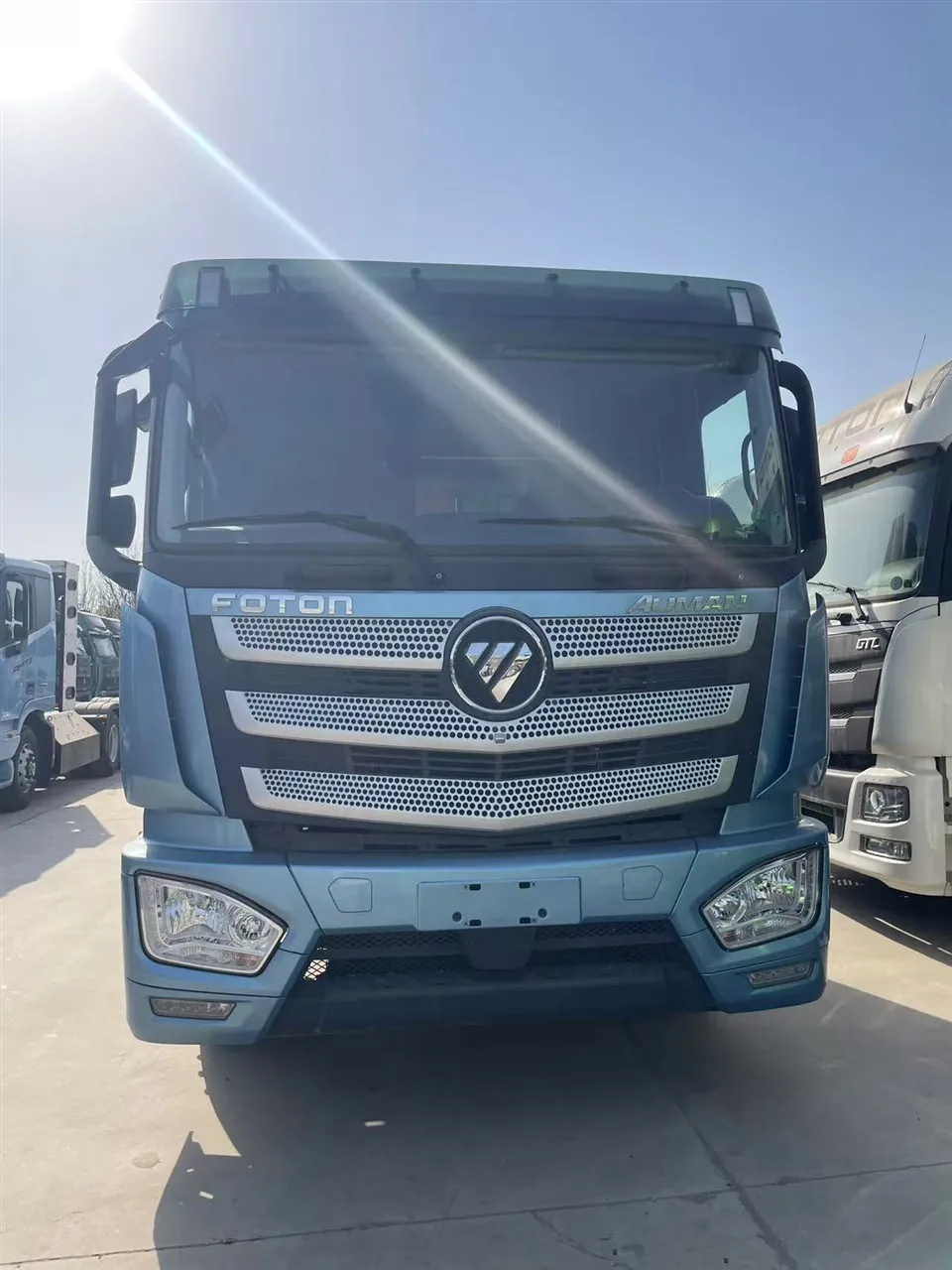 تراکتور Auman