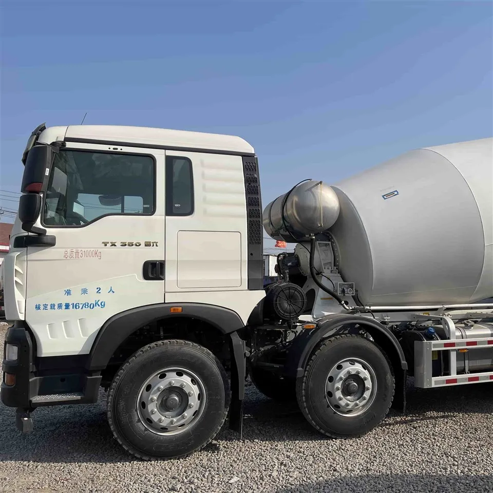جدید Sinotruck Howo Concrete Mixer Trucknewnew Sinotruck HOWO کامیون میکسر بتونی